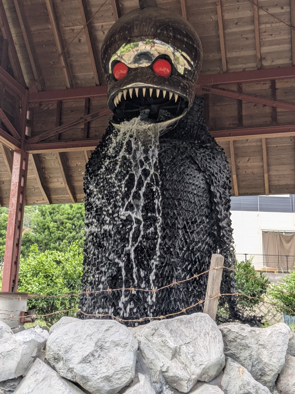 【瀬戸内国際芸術祭 2日目⑤】美井戸神社の怪物